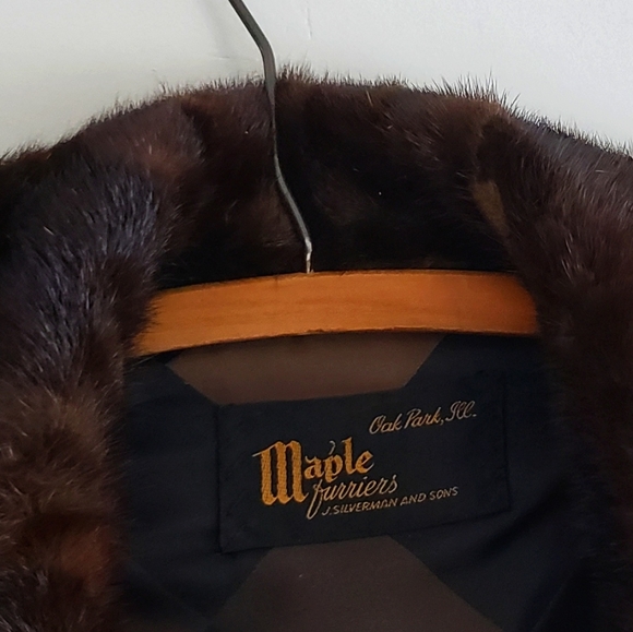Maple Furriers | authentic mink coat - Picture 7 of 7
